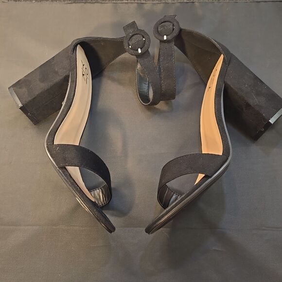 BRAND NEW YOKI BLOCK HEELED WOMEN'S OPEN TOE FAUX SUEDE SANDAL - Picture 14 of 16